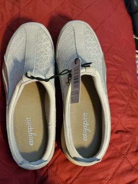 Easy Spirit Women's Slip-On Travel Time Mule in Beige